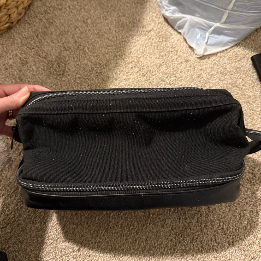 Beis The Dopp Kit in Black
